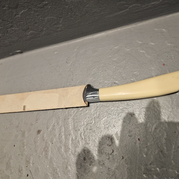 Quikut 10" Knife Cream Handle - Picture 12 of 13